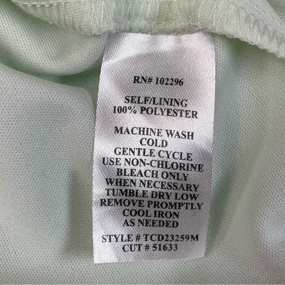 Connected chiffon dress size 6 ruffle V neck
Macy's Flowy Lightweight wedding - Picture 7 of 8